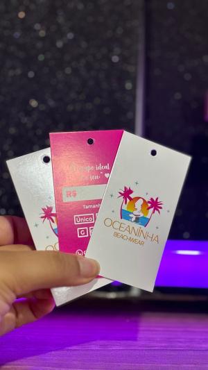Tags Couchê 250g 9x5  Verniz UV Total Frente Corte Reto ou Especial 
